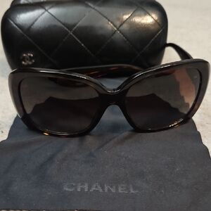 CHANEL Vintage Elegant Tortise Shell Sunglasses With Leather Detail